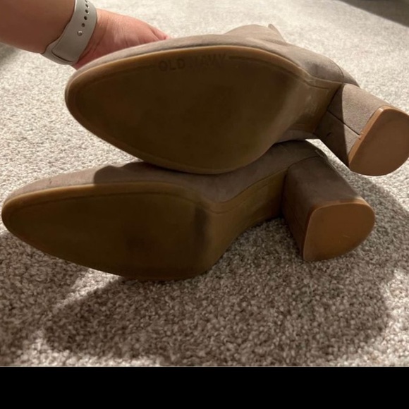 Old Navy beige heel boots - Picture 4 of 4